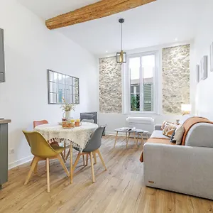 Old Town Superb New Flat, For 3, Ac, Wi-fi Antibes